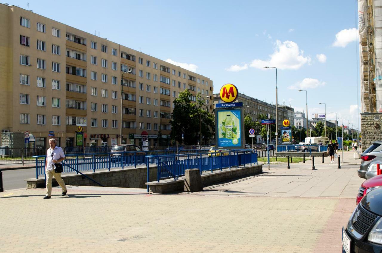 New Life Next To Metro Station Apartamento *