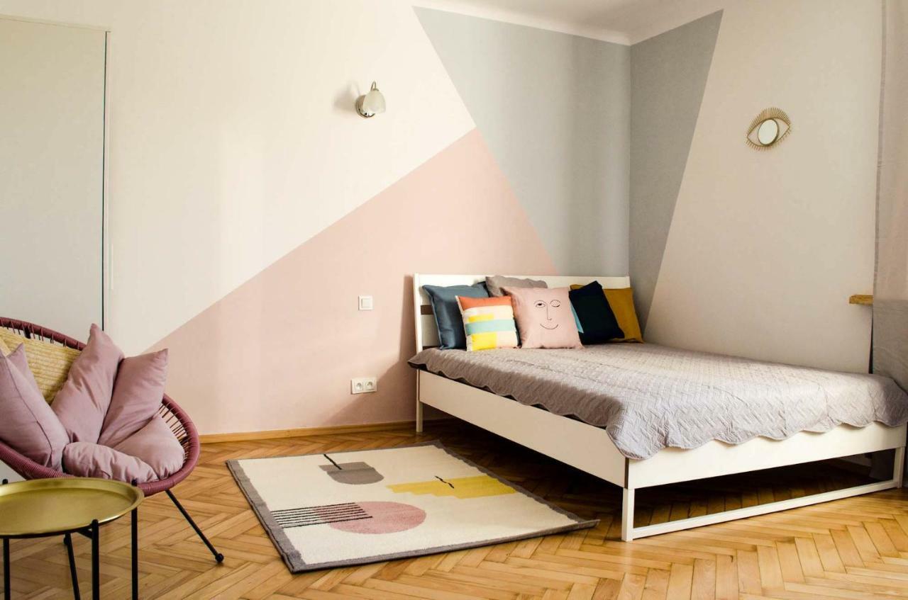 Apartment New Life Next To Metro Station